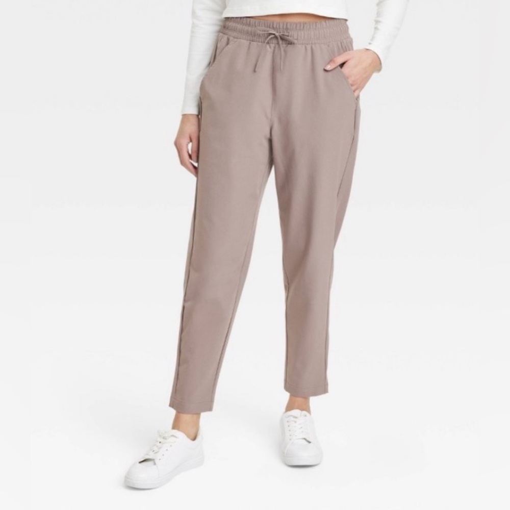 All In Motion Women's Stretch Woven
High-Rise Taper Pant Brown L